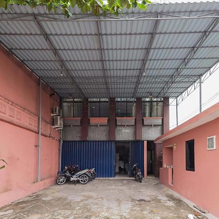 Reddoorz Syariah Near Stasiun Karet Hotel Jakarta Ngoại thất bức ảnh