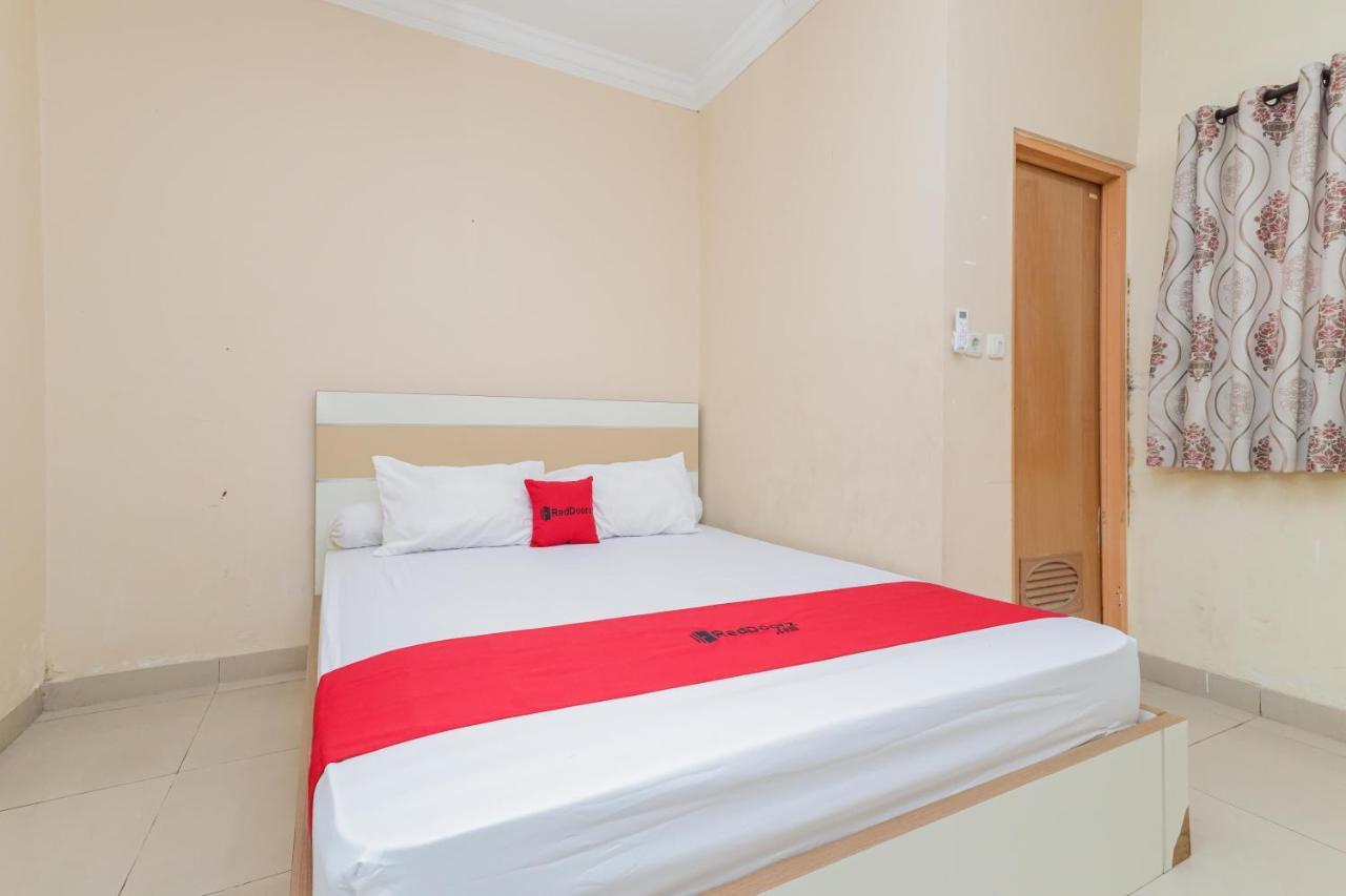 Reddoorz Syariah Near Stasiun Karet Hotel Jakarta Ngoại thất bức ảnh