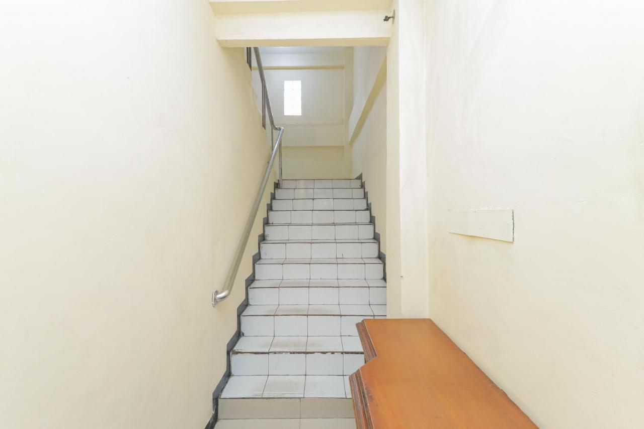 Reddoorz Syariah Near Stasiun Karet Hotel Jakarta Ngoại thất bức ảnh
