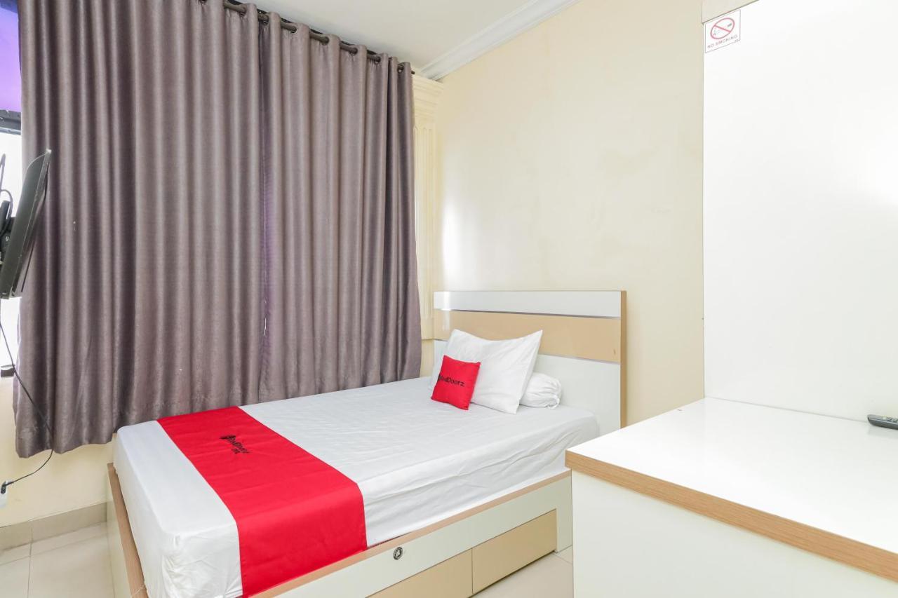 Reddoorz Syariah Near Stasiun Karet Hotel Jakarta Ngoại thất bức ảnh