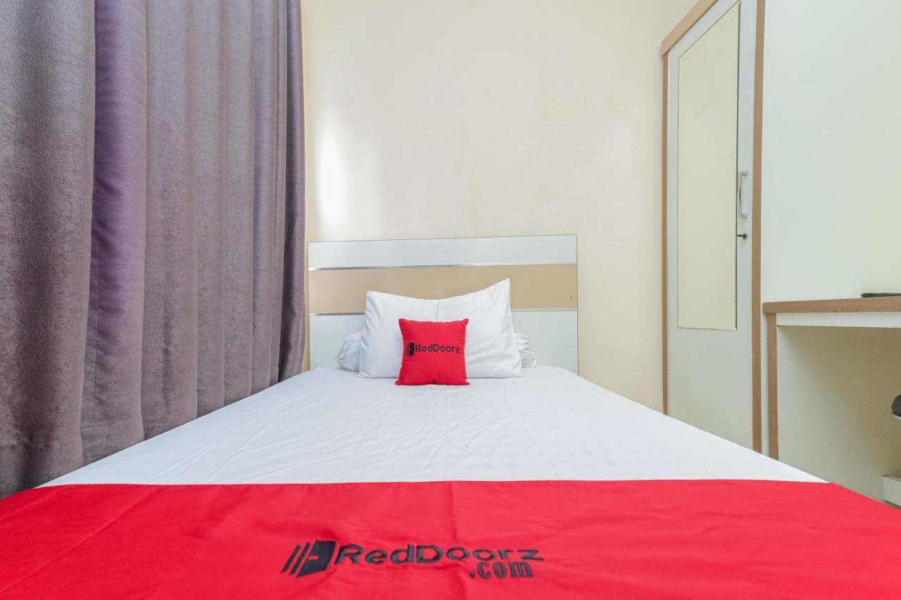 Reddoorz Syariah Near Stasiun Karet Hotel Jakarta Ngoại thất bức ảnh