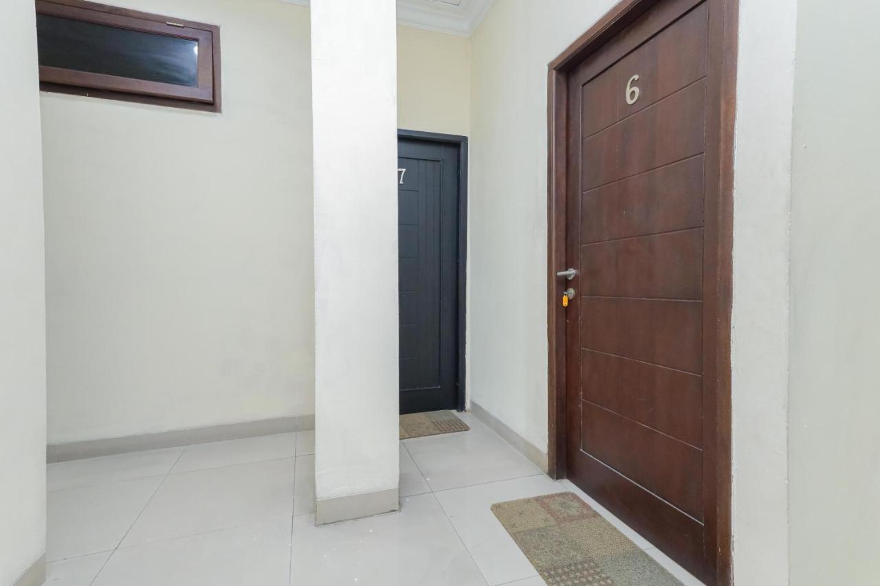 Reddoorz Syariah Near Stasiun Karet Hotel Jakarta Ngoại thất bức ảnh