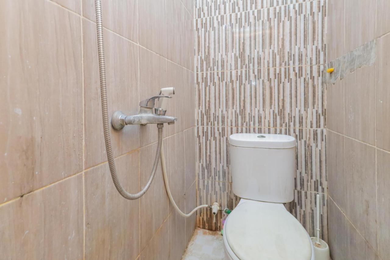 Reddoorz Syariah Near Stasiun Karet Hotel Jakarta Ngoại thất bức ảnh
