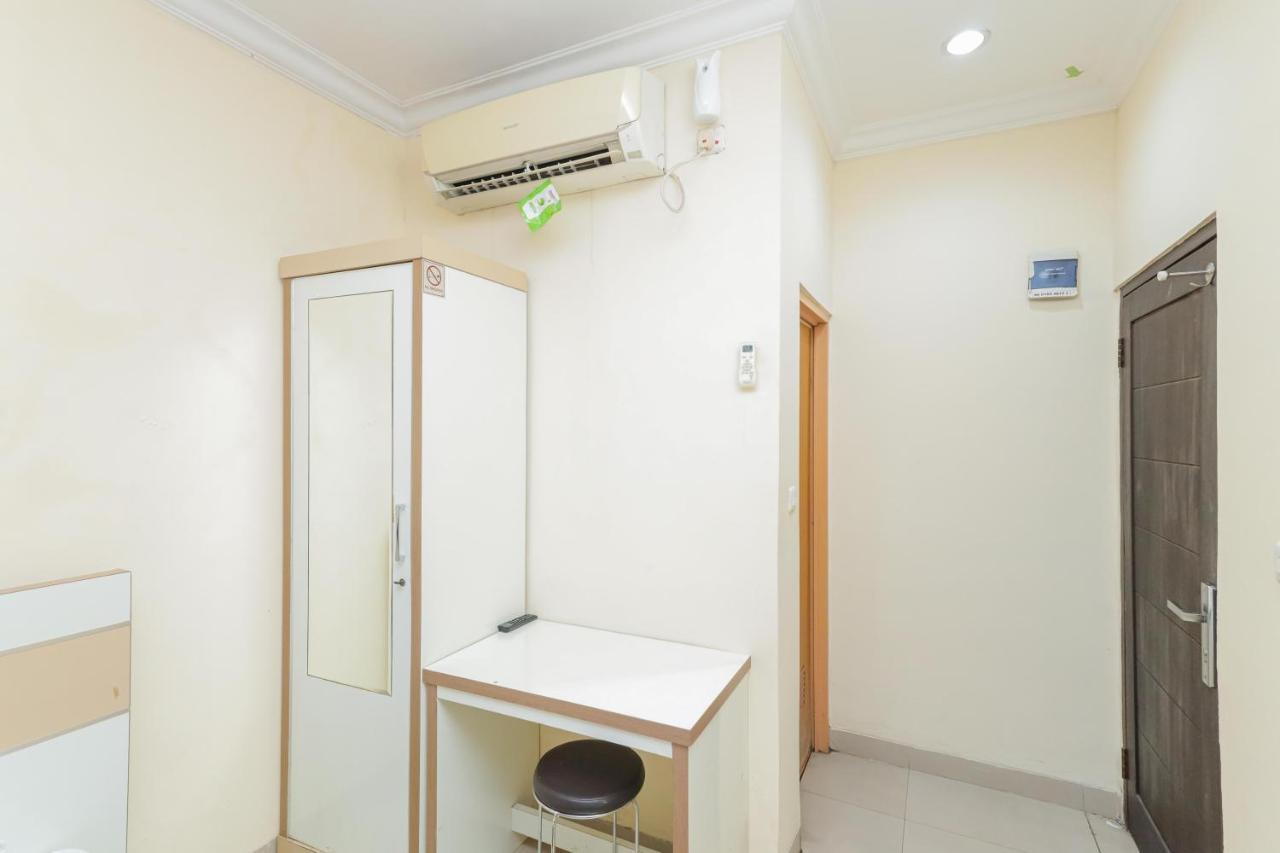Reddoorz Syariah Near Stasiun Karet Hotel Jakarta Ngoại thất bức ảnh